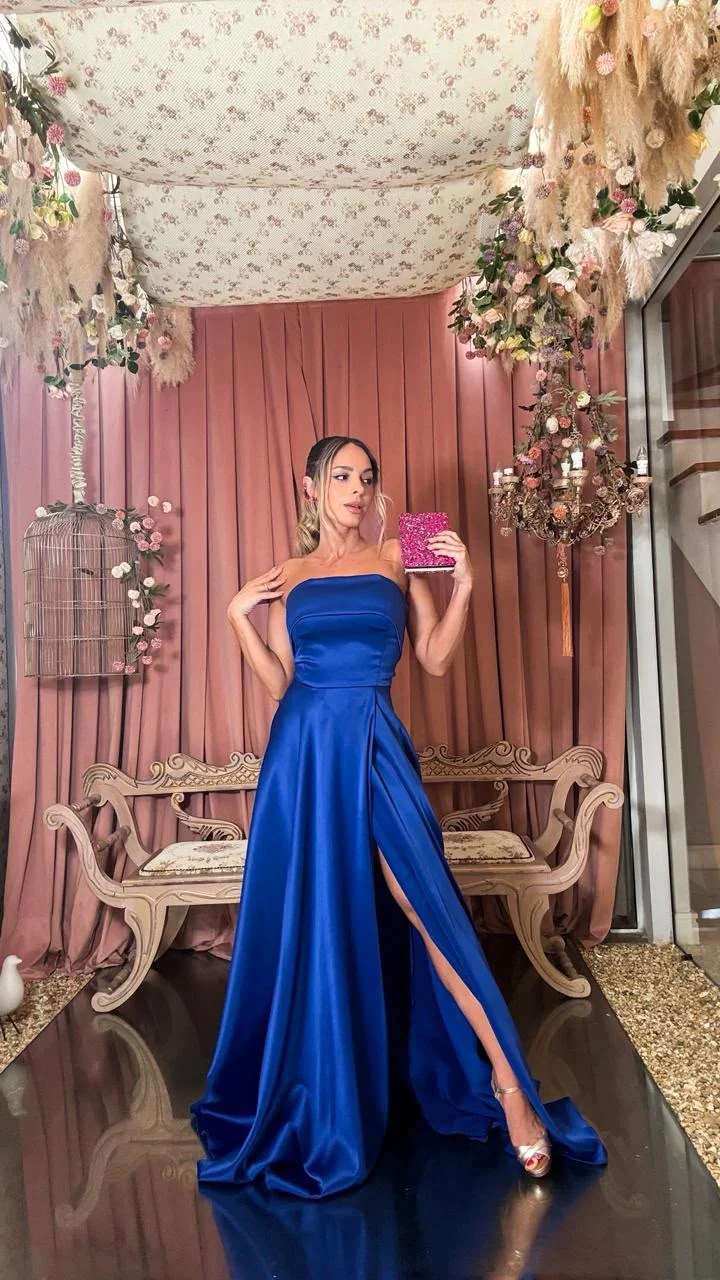 Vestido de festa em tom pastel com brilho